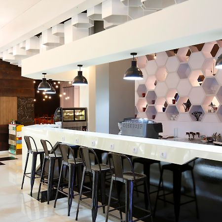 Berry Biz Hotel Seminyak Esterno foto
