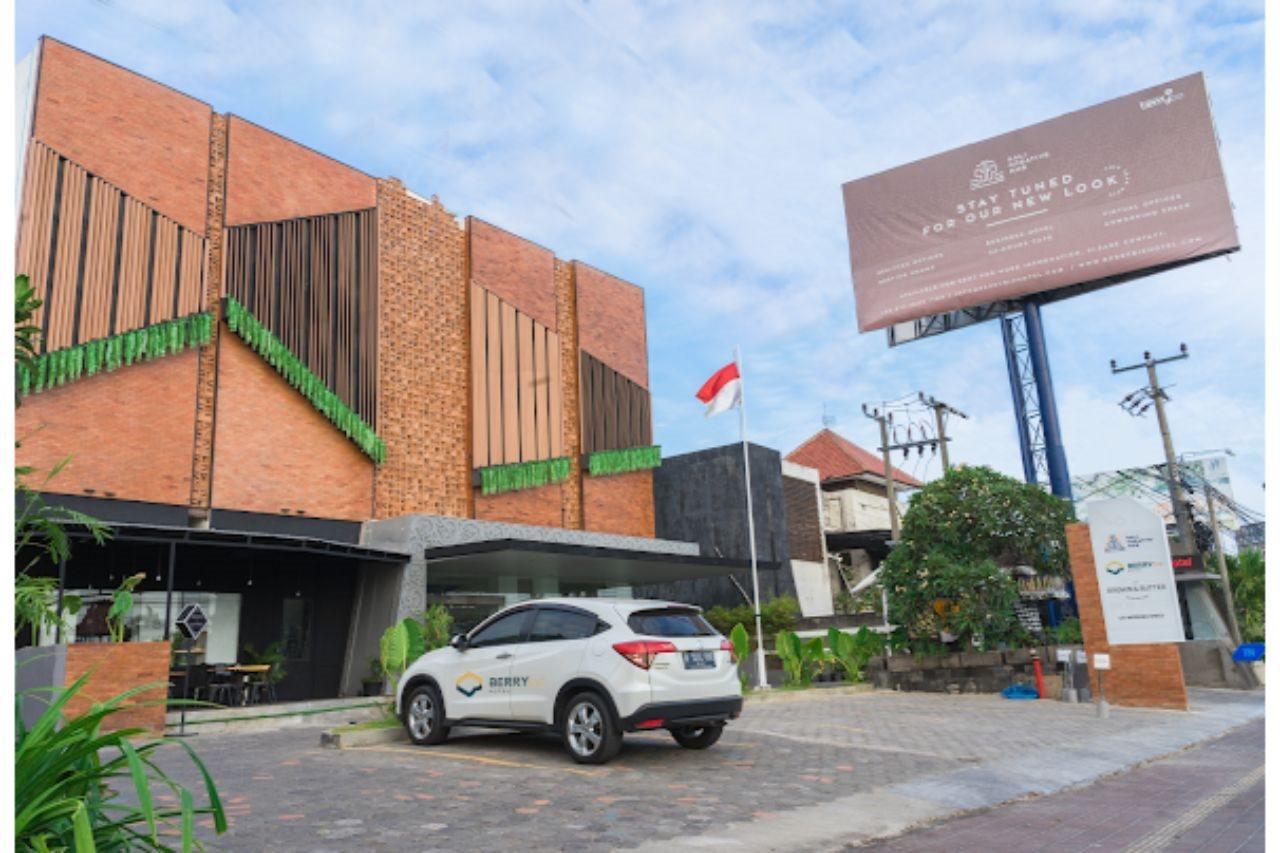 Berry Biz Hotel Seminyak Esterno foto