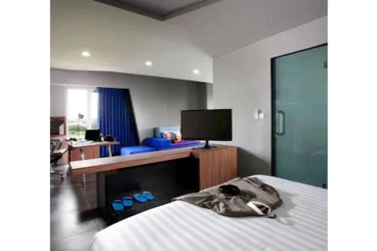 Berry Biz Hotel Seminyak Esterno foto