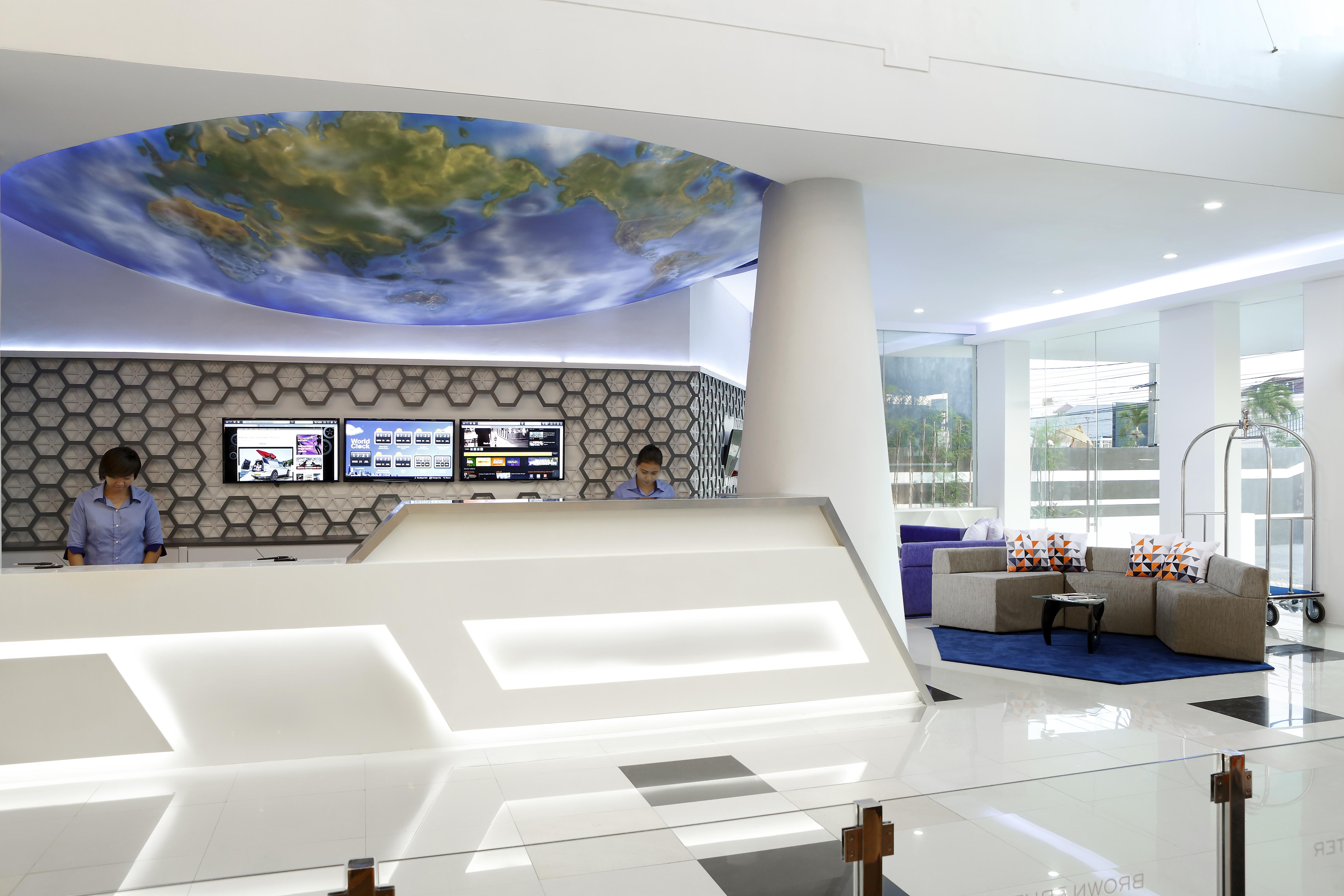 Berry Biz Hotel Seminyak Esterno foto