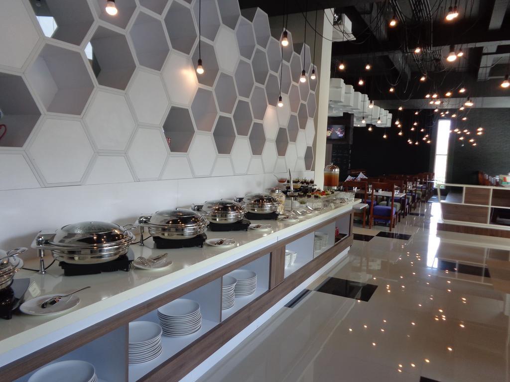 Berry Biz Hotel Seminyak Esterno foto